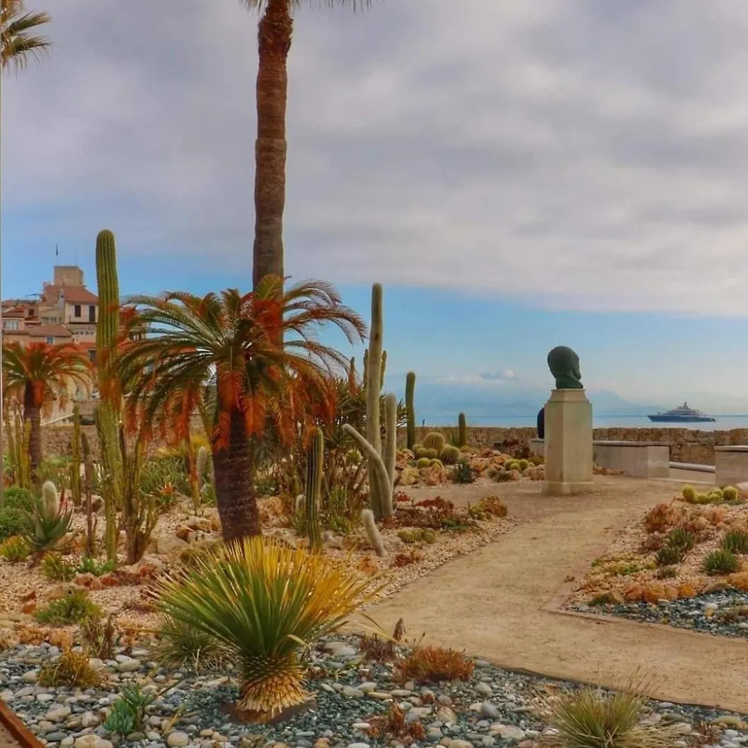 Villa Beautiful Sea View, Quiet In Agricultural Property Antibes